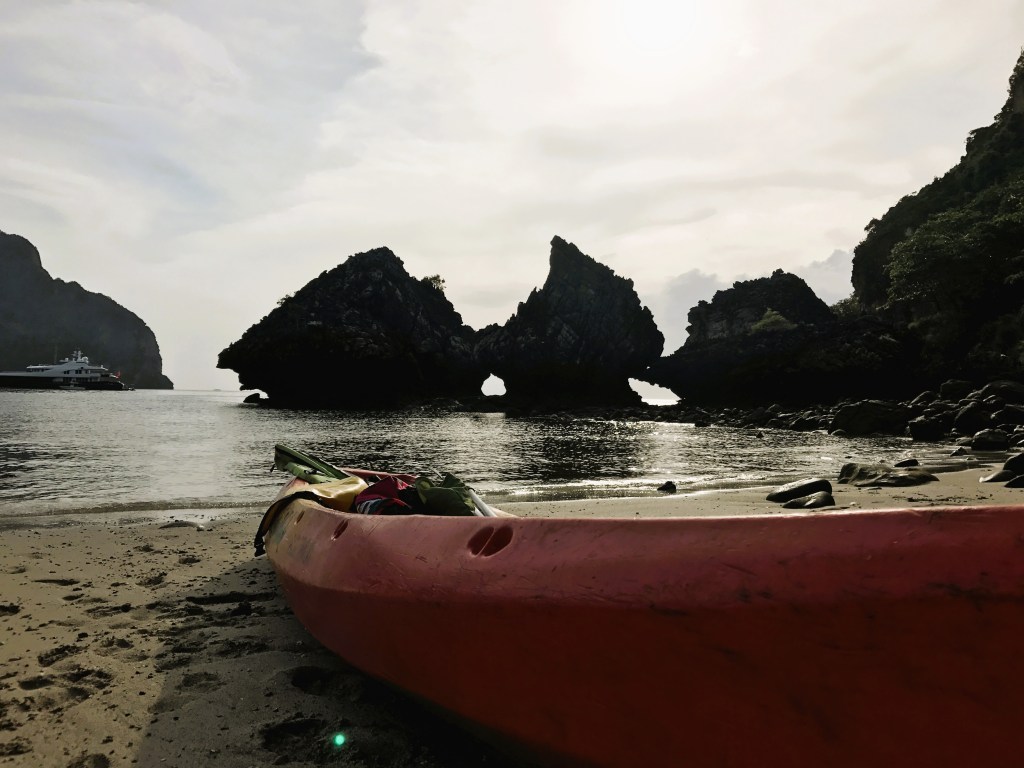 in Kayak alle Phi Phi Islands